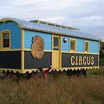 La Roulotte Circus Des Grillots