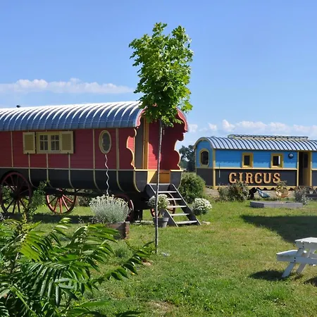 La Roulotte Circus Des Grillots Campsite