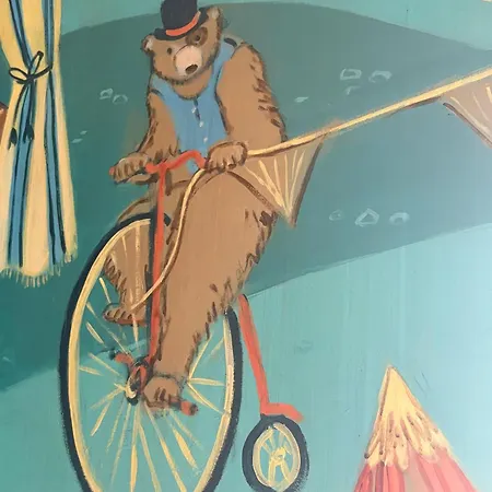 La Roulotte Circus Des Grillots Beaulon