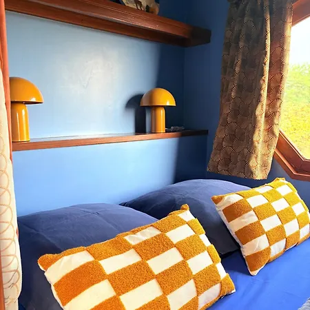 La Roulotte Circus Des Grillots Campsite *