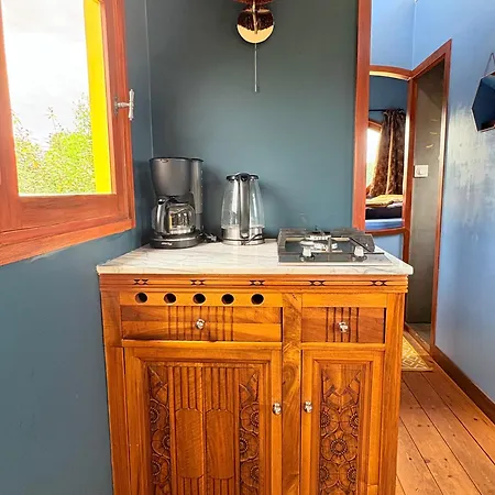 La Roulotte Circus Des Grillots Campsite