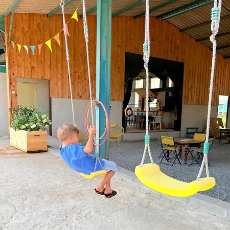 La Roulotte Circus Des Grillots Campsite