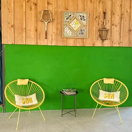 La Roulotte Circus Des Grillots